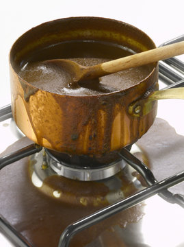 Débordement de casserole de chocolat chaud