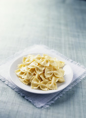 Assiette de farfalles cuites au beurre