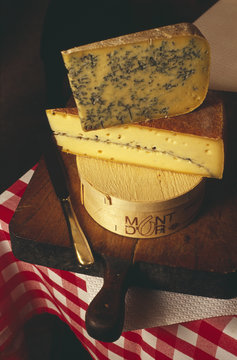 Plateau de fromages : morbier, bleu de Gex et vacherin
