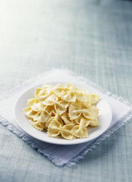 Assiette de farfalles cuites au beurre