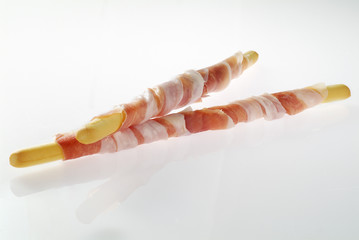 Jambon cru sur gressins