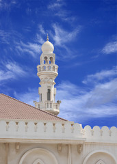 Fototapeta na wymiar Minaret of Sheikh Isa Bin Ali Mosque on blue sky