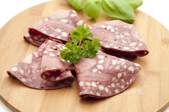 Wurstplatte mit Kr&auml;uter