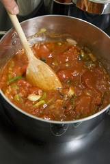 Préparer la sauce tomate 