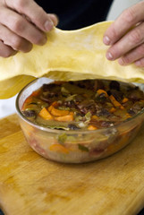 Couvrir d'une abaisse de pâte feuilletée 