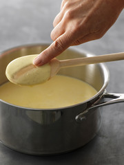 Préparer la crème anglaise 