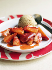 Fraises caramélisées et glace réglisse