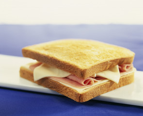 Croque-monsieur jambon-fromage