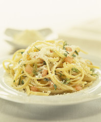 Spaghettis aux tomates fraîches, aneth et parmesan