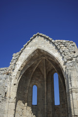 Fototapeta na wymiar Ruiny starożytnego kościoła
