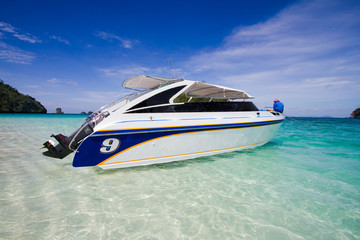 speedboat