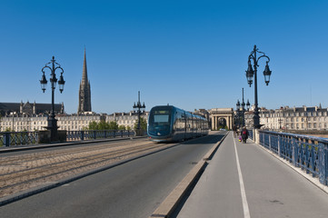 Fototapeta na wymiar Saint Pierre bridge at Bordeaux, France