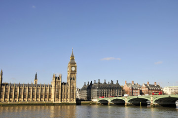 Fototapeta na wymiar Tamiza i Houses of Parliament, Londyn
