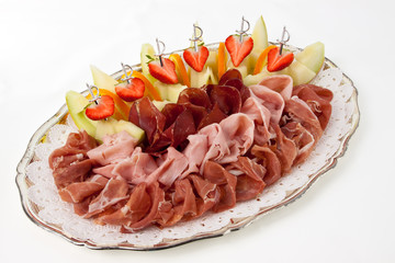 Schinkenplatte mit italienischem rohem und gekochtem Schinken mi