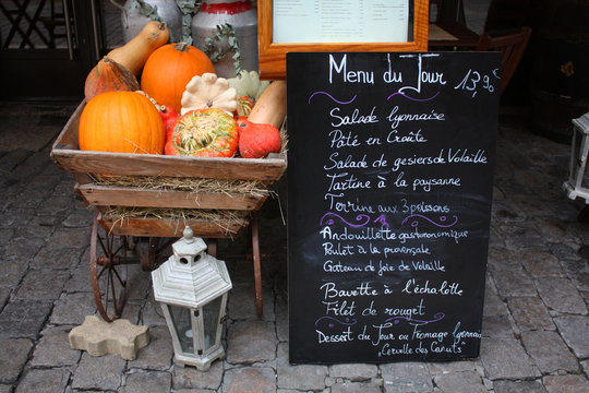 menu d'un bouchon lyonnais, france