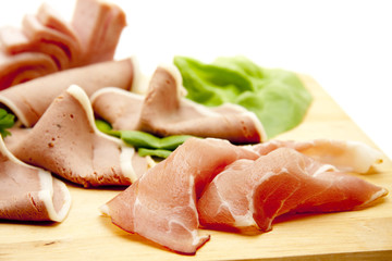 Roher Schinken und Leberpastete