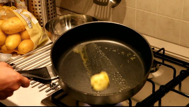 Sciogliere il burro in padella