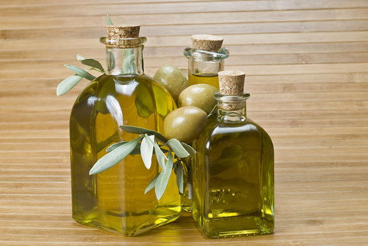 Frascas de aceite de oliva.