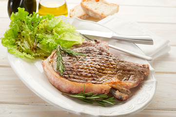t-bone on dish-costata