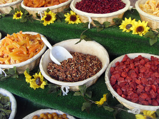 fruits secs sur le marché