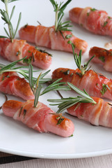 Honey-glazed pigs in blankets