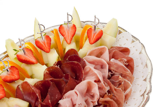 Schinkenplatte mit italienischen Schinken mit Melone