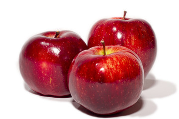 Drei frische rote Äpfel