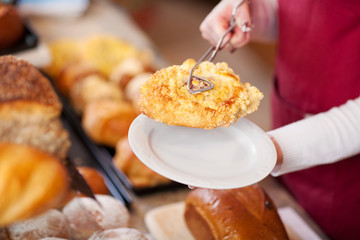 streuselteilchen in der bäckerei