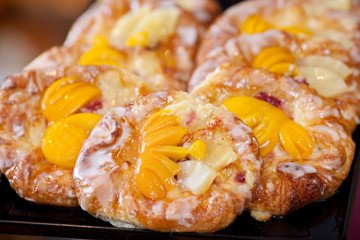 obstplunder in der bäckerei