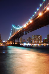 Fototapeta na wymiar Manhattan Bridge nad rzeką Hudson