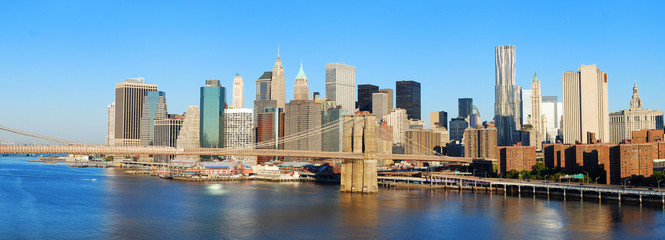 Fototapeta na wymiar New York City Manhattan skyline panorama and Brooklyn Bridge
