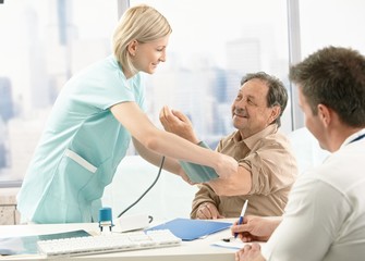 Waiting for results of blood pressure measurement