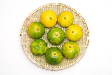 ざるの上のみかん