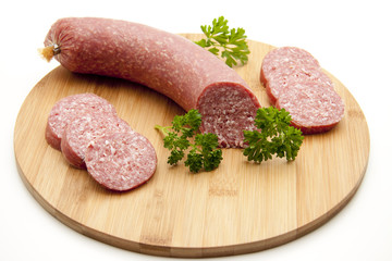 Knoblauchsalami geschnitten