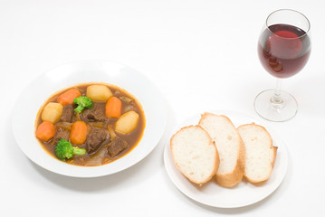 ビーフシチューとパンとワイン