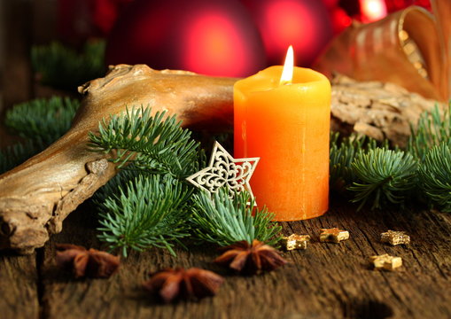 Advent mit Kerze und Tanne