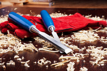 Chisels, red gloves and wood shavings