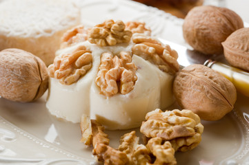 nuts cheese-formaggio alle noci