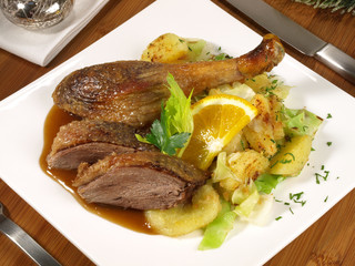 Gans mit gerösteten Kartoffelknödel