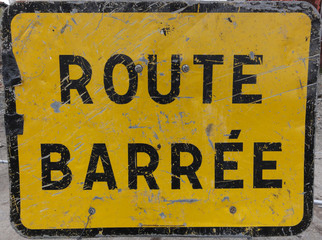 Signalisation route barrée