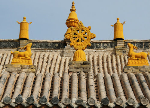 tetto di un tempio buddista in mongolia