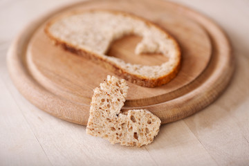 scheibe brot mit herz