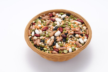 Zuppa di cereali e legumi