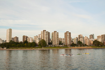 Fototapeta na wymiar Vancouver skyline z wody