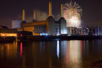 Fototapeta na wymiar Battersea Power Station and Fireworks