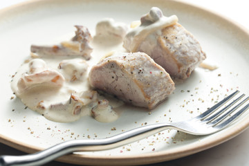 pork tenderloin with mushrooms and creamy sauce