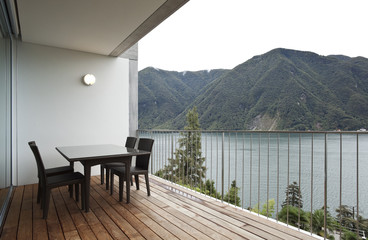 balcone con vista su uno splendido lago