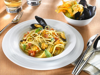 spaghetti aux moules et fleur de citrouille - cozze - zucca