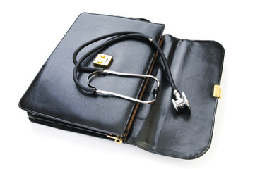 Naklejka premium Case and stethoscope isolated on the white