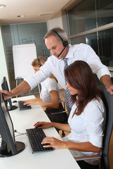 Obraz premium Businessman and women in business training